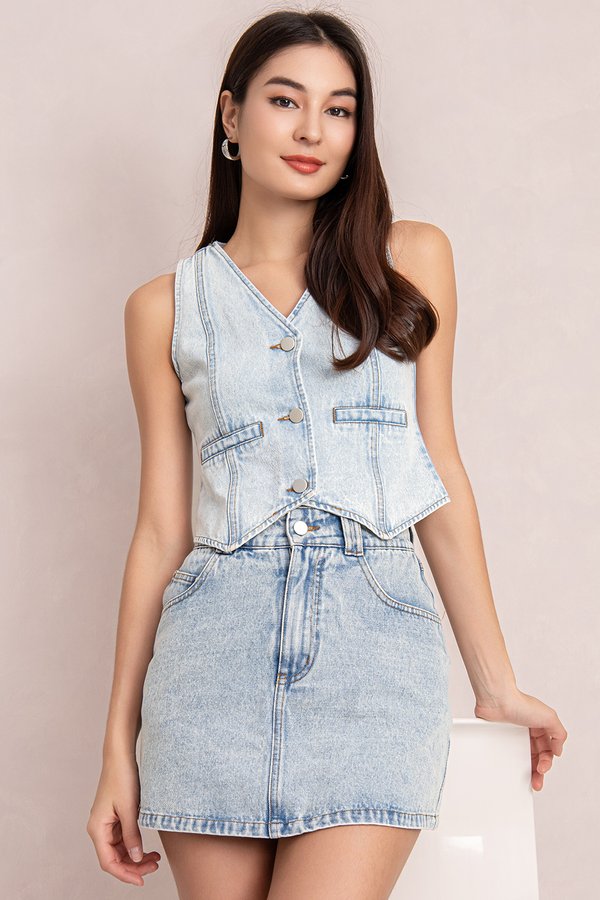 Charlie Vest Top Light Wash