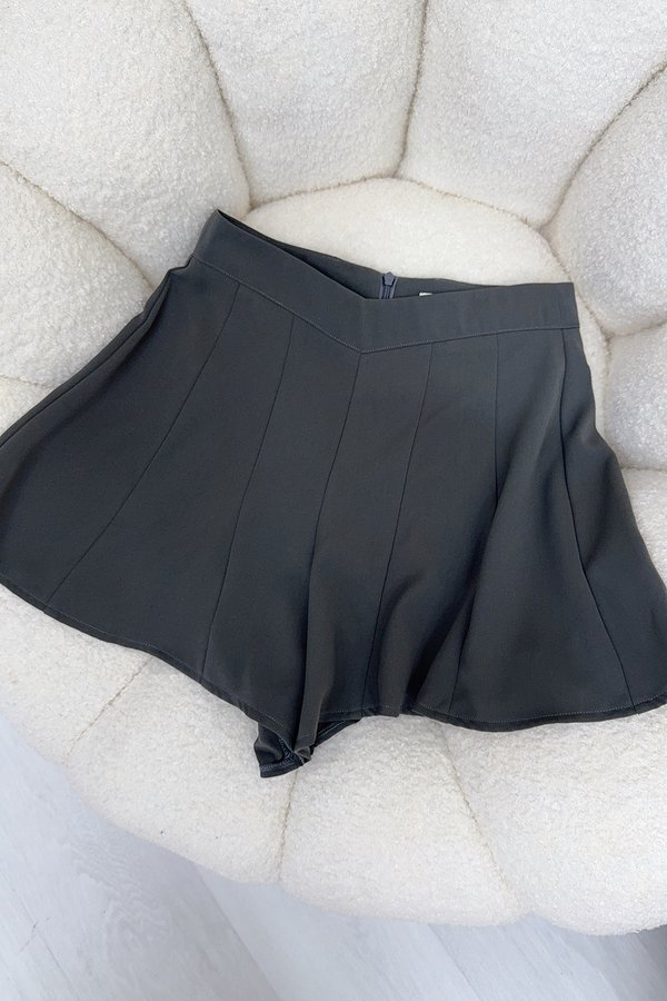 Serine Shorts Dark Grey