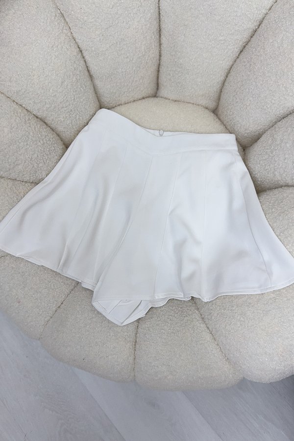Serine Shorts White