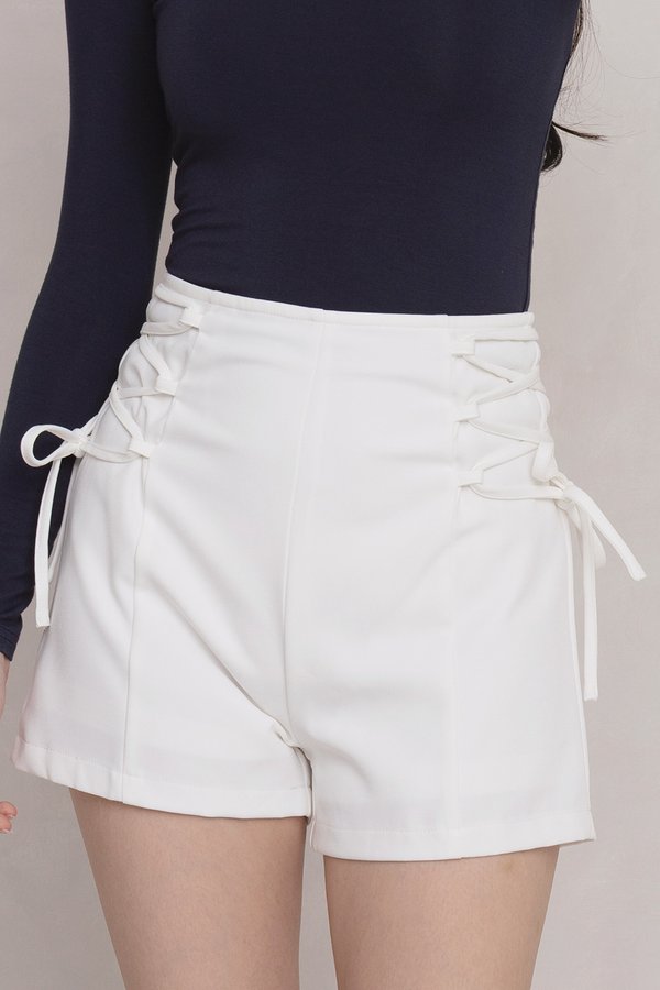 Loretta Shorts White