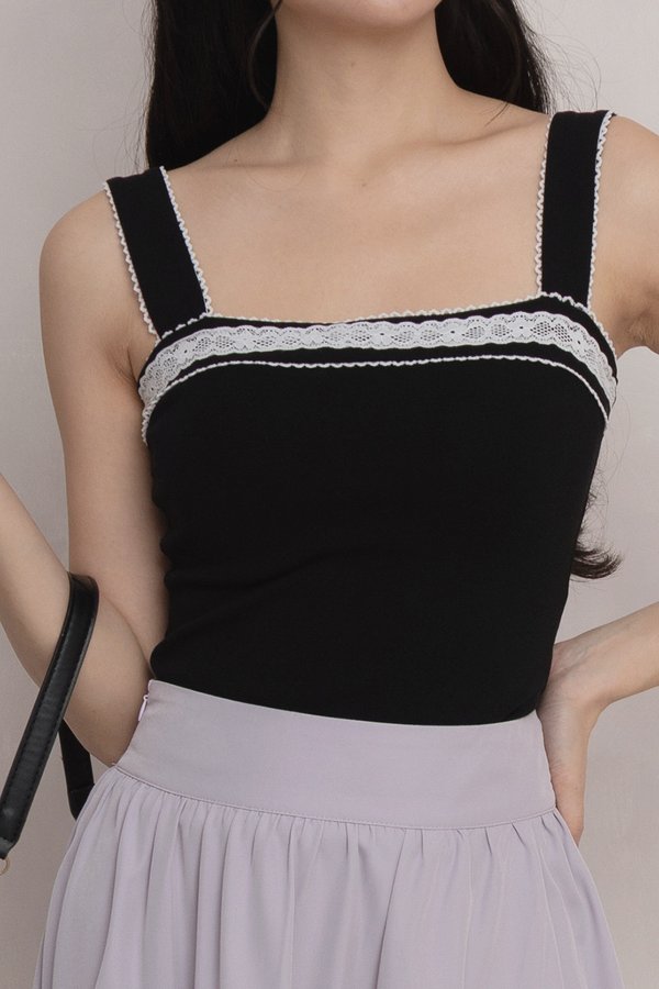 Malida Padded Top Black *PLUSH*