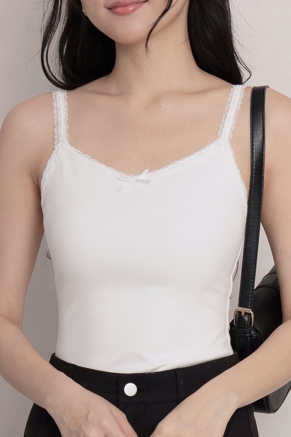 Kinsley Padded Top White *PLUSH*