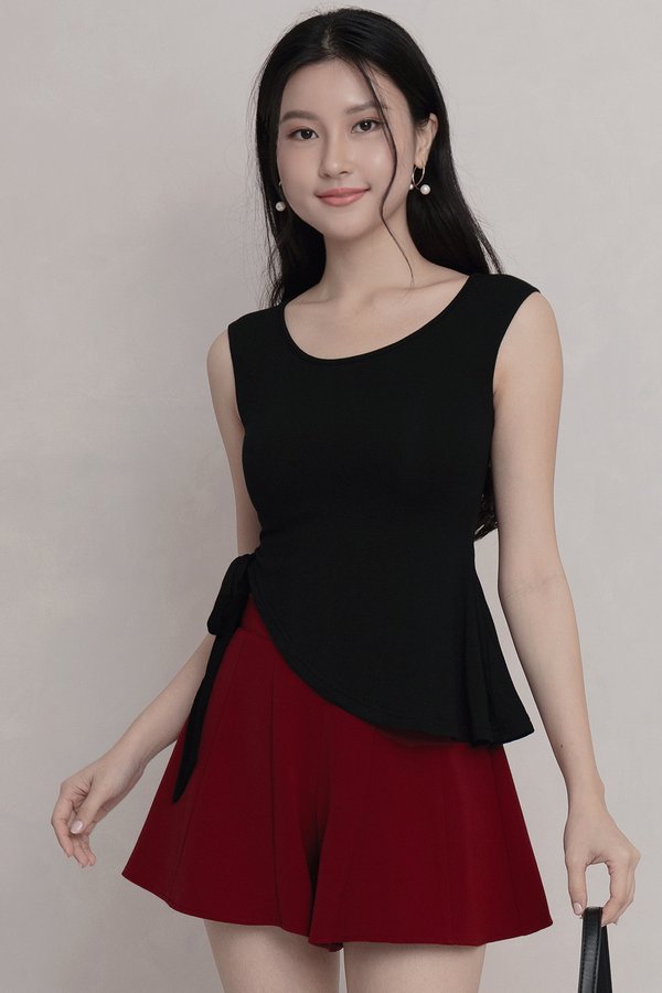 Sora Slant Padded Top Black *MM*