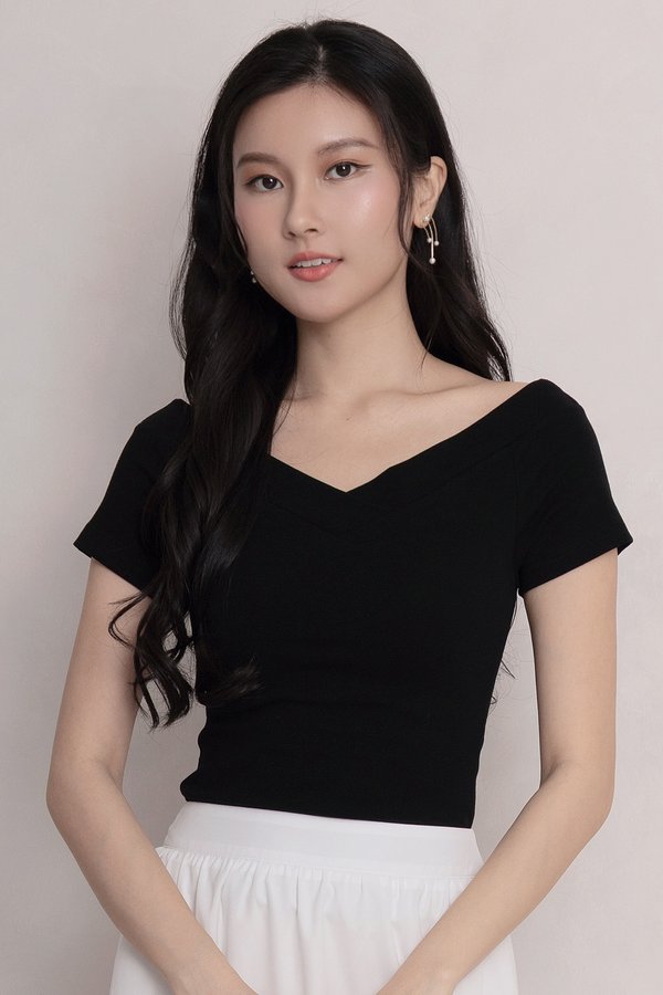 Oleander Padded Top Black *PLUSH*