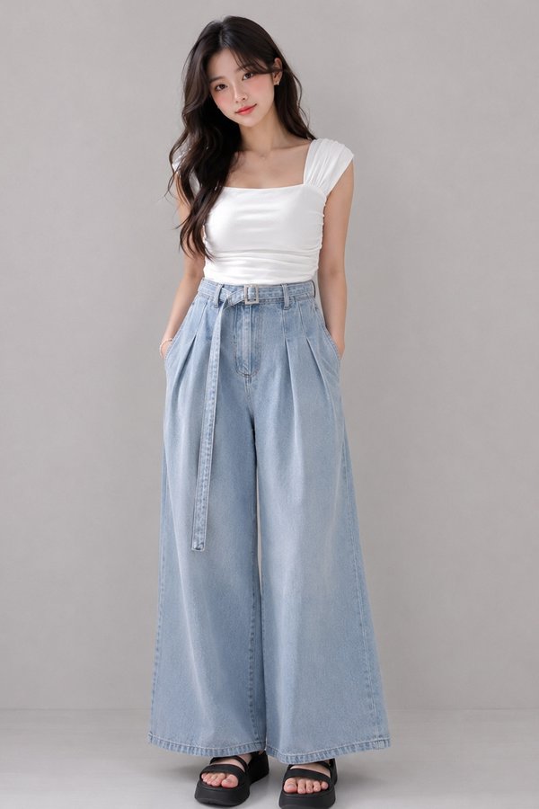 Patricia Belted Denim Jeans Light Wash