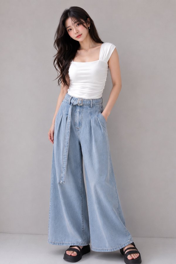 Patricia Belted Denim Jeans Light Wash