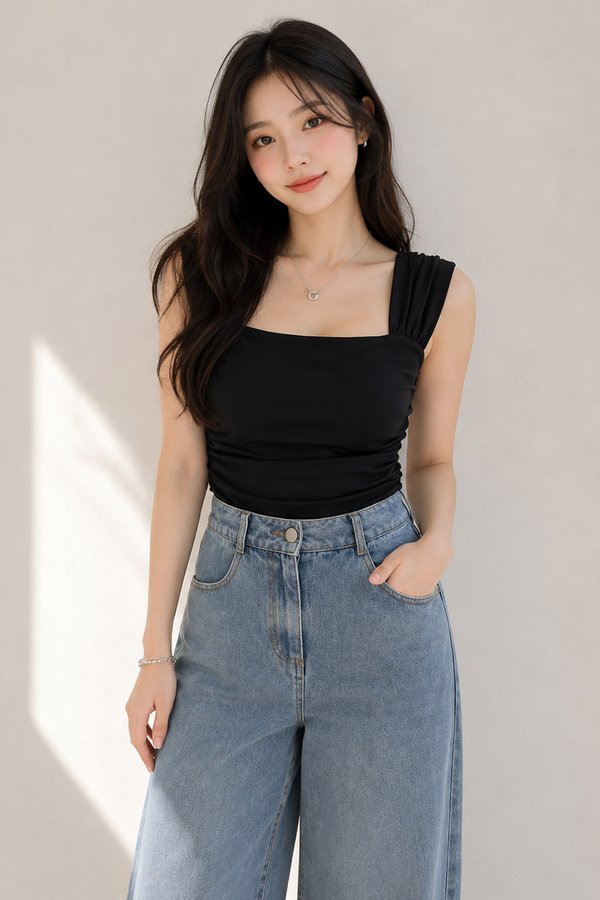 Moona Padded Top Black *PLUSH*