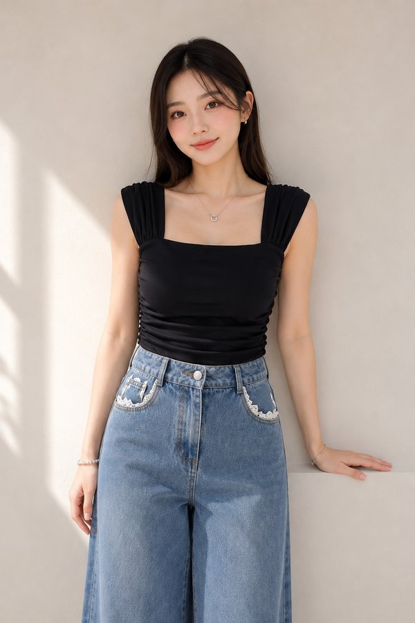 Moona Padded Top Black *PLUSH*