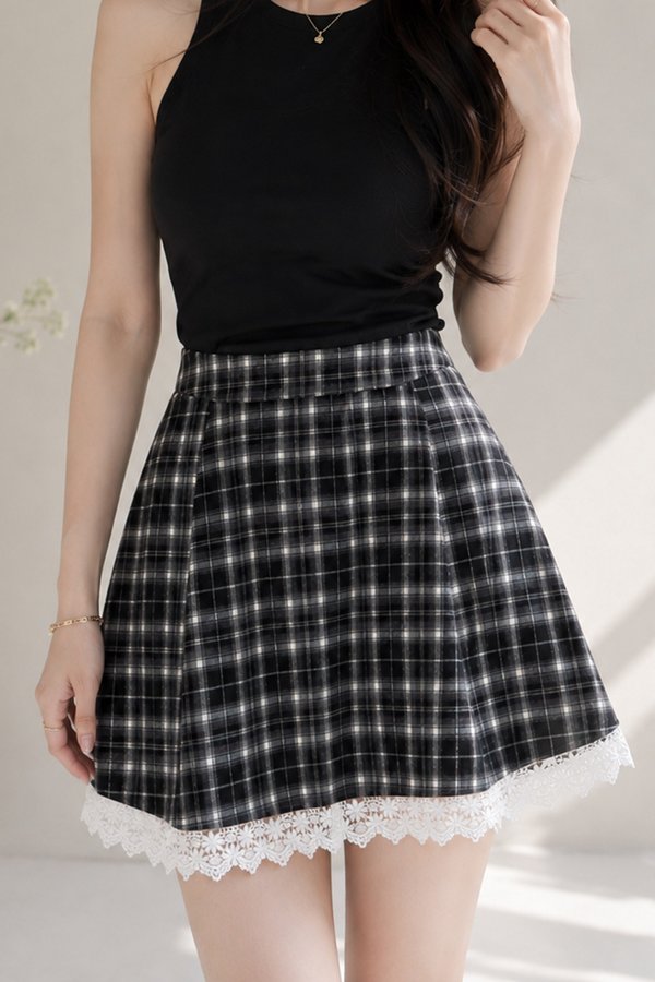 Lysandra Skorts Black Plaids
