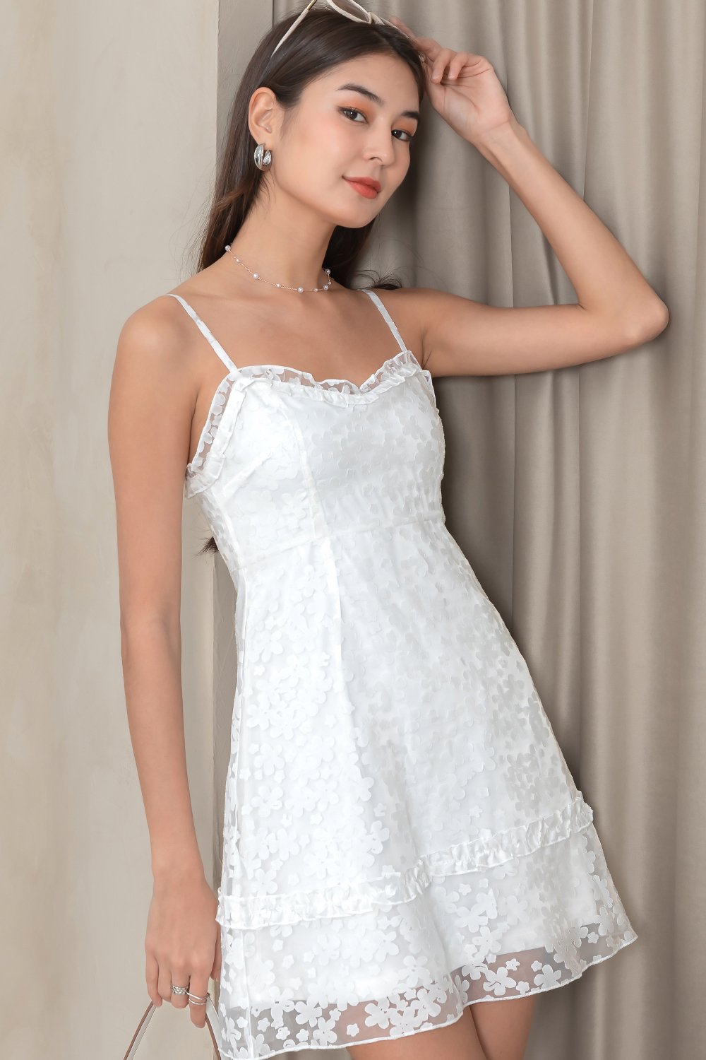 Cocktail dress white sign adjustable back lace